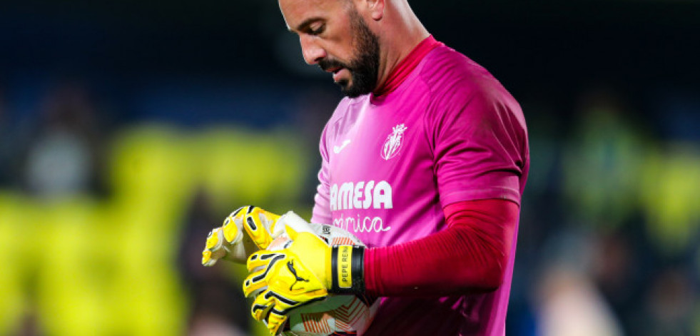 Pepe Reina anuncia su retirada como portero profesional