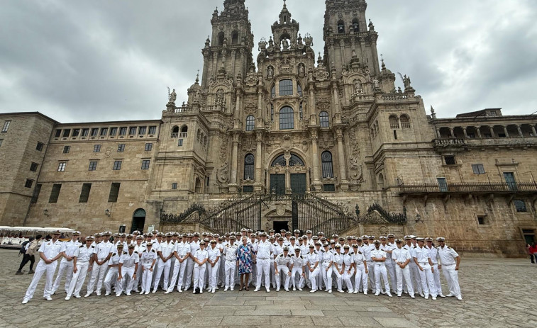 Sargentos alumnos de la Escuela Antonio de Escaño de Ferrol visitan la Catedral de Santiago