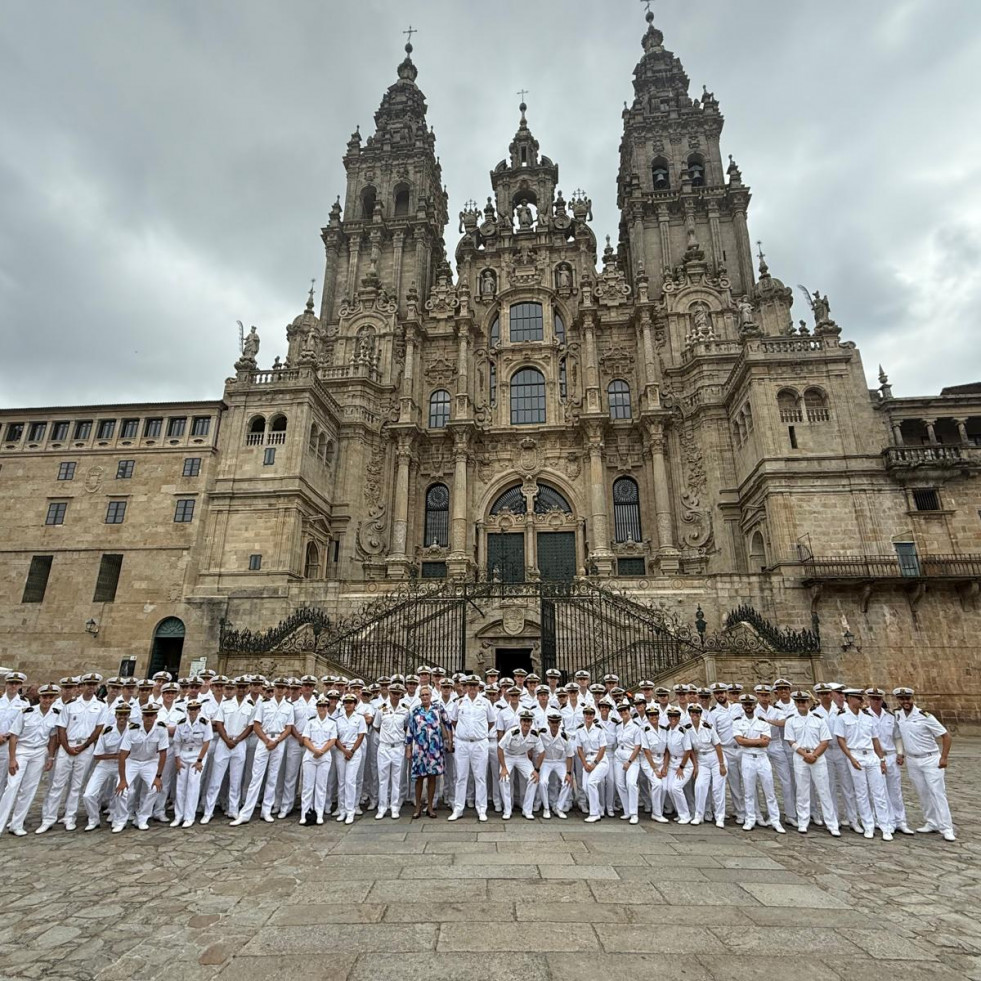 Sargentos alumnos de la Escuela Antonio de Escaño de Ferrol visitan la Catedral de Santiago