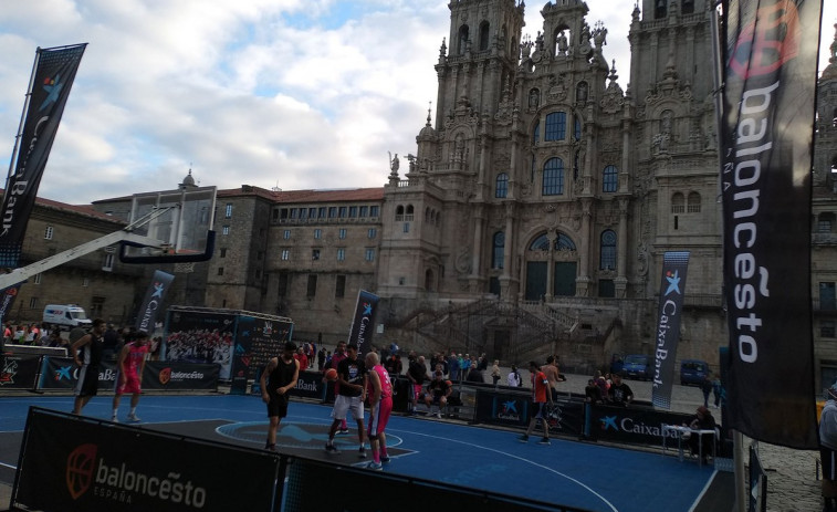 La Plaza del Obradoiro se convierte en una gran cancha de baloncesto con el torneo 3X3 Caixabank