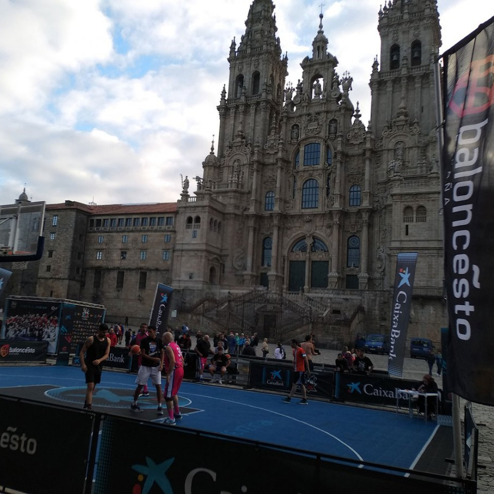 La Plaza del Obradoiro se convierte en una gran cancha de baloncesto con el torneo 3X3 Caixabank
