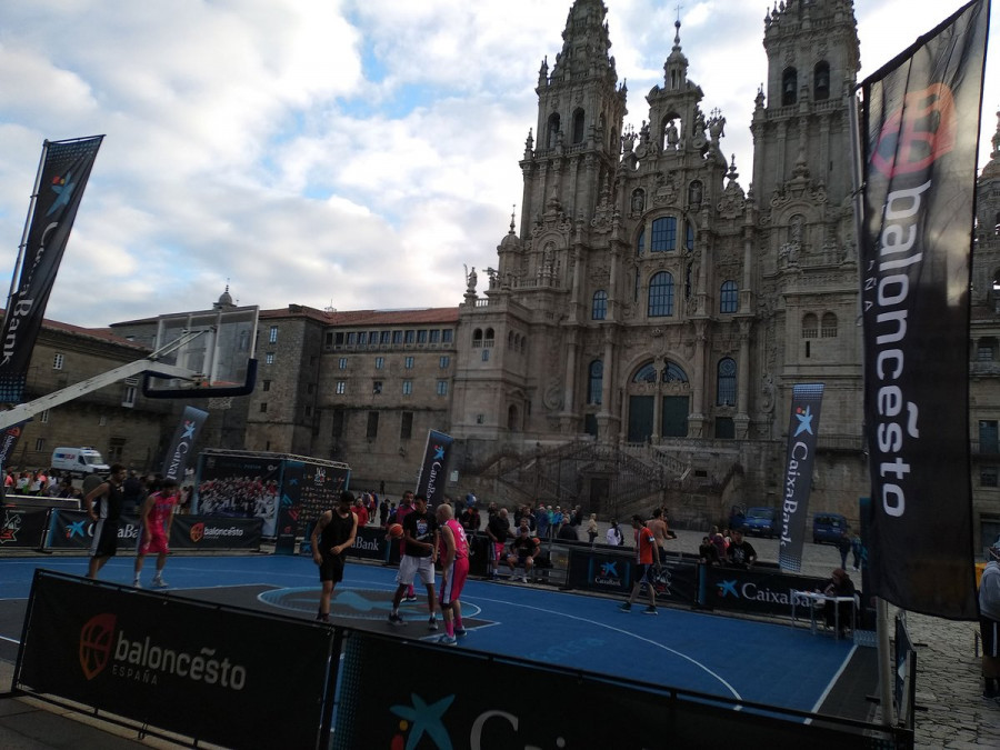 La Plaza del Obradoiro se convierte en una gran cancha de baloncesto con el torneo 3X3 Caixabank