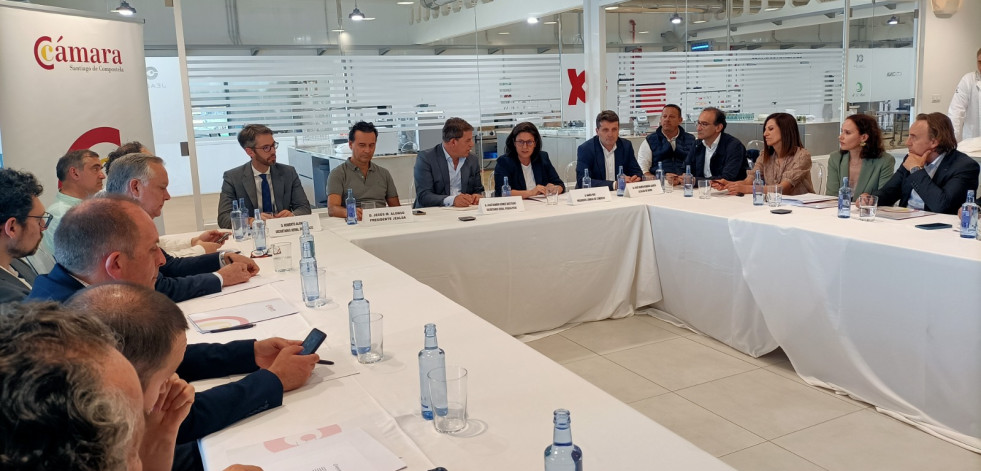 A Cámara de Comercio de Santiago reúnese en Boiro coa presenza de José Ramón Besteiro