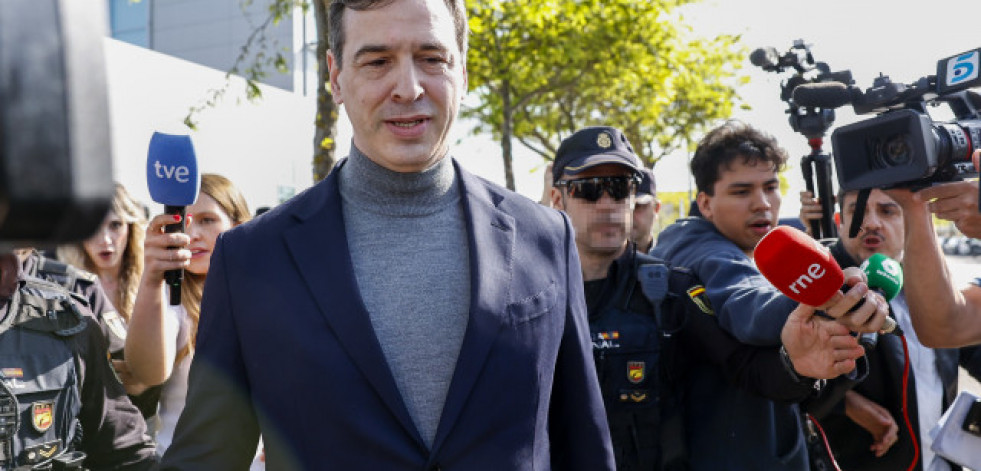 La juez envía a juicio al hermano de Pedro Sánchez y al presidente de la Diputación de Badajoz