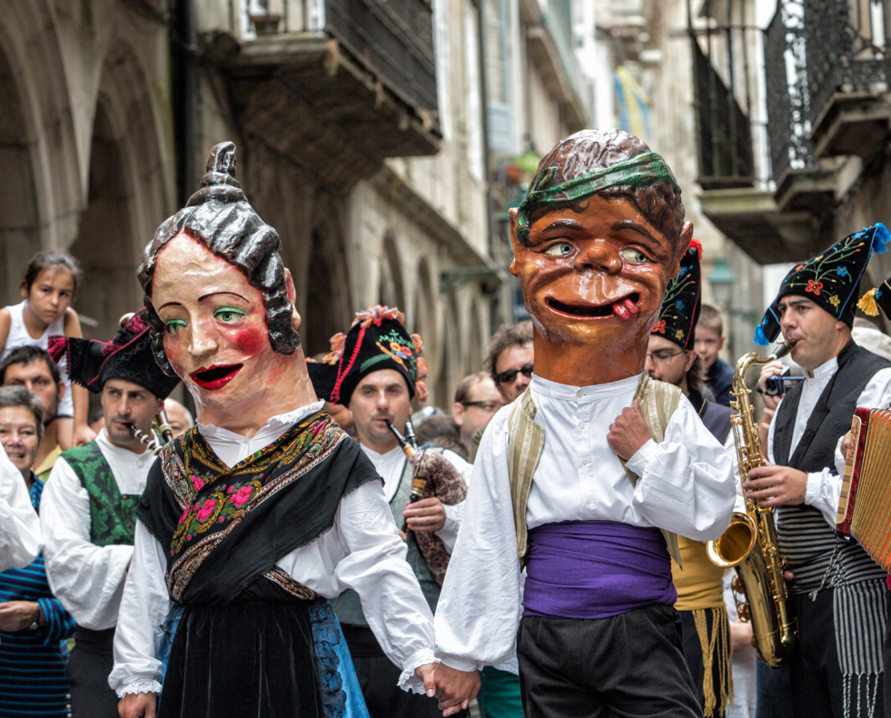 Los 'cabezudos' son uno de los elementos tradicionales que todavía conservan las icónicas fiestas picheleiras