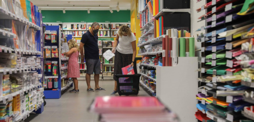 Familias de unos 60.000 alumnos gallegos podrán desgravar un 15% del gasto en libros y material escolar