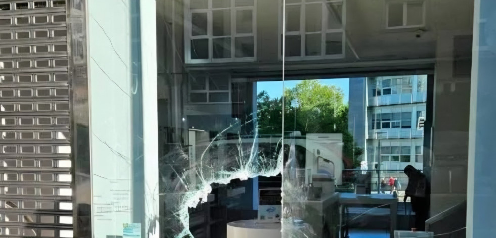Asaltan de madrugada la tienda Apple de Santiago