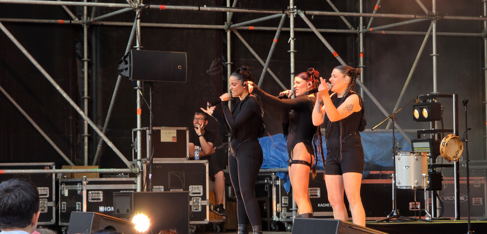 Así fue el concierto de Tanxugueiras en la Plaza de la Quintana de Santiago de Compostela