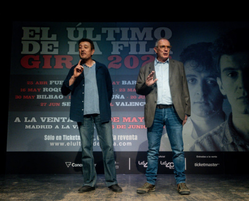 ElgrupoElltimodelaFilaintegradoporManoloGarcaIyQuimiPortetDduranteunaruedadeprensa