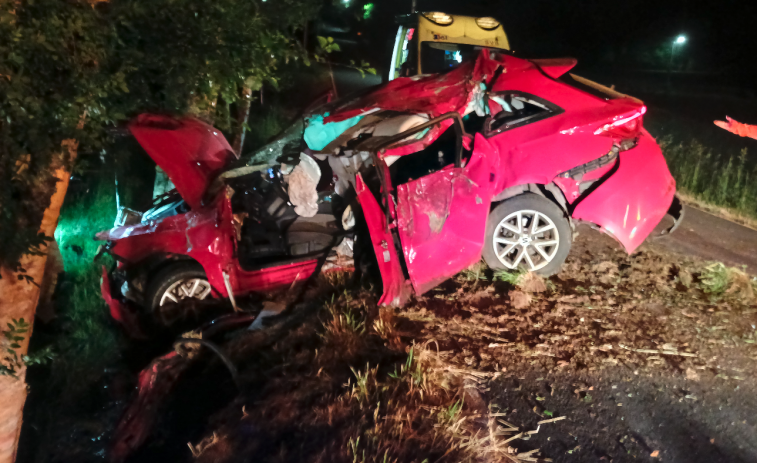 Muere en A Baña un conductor tras chocar contra un árbol