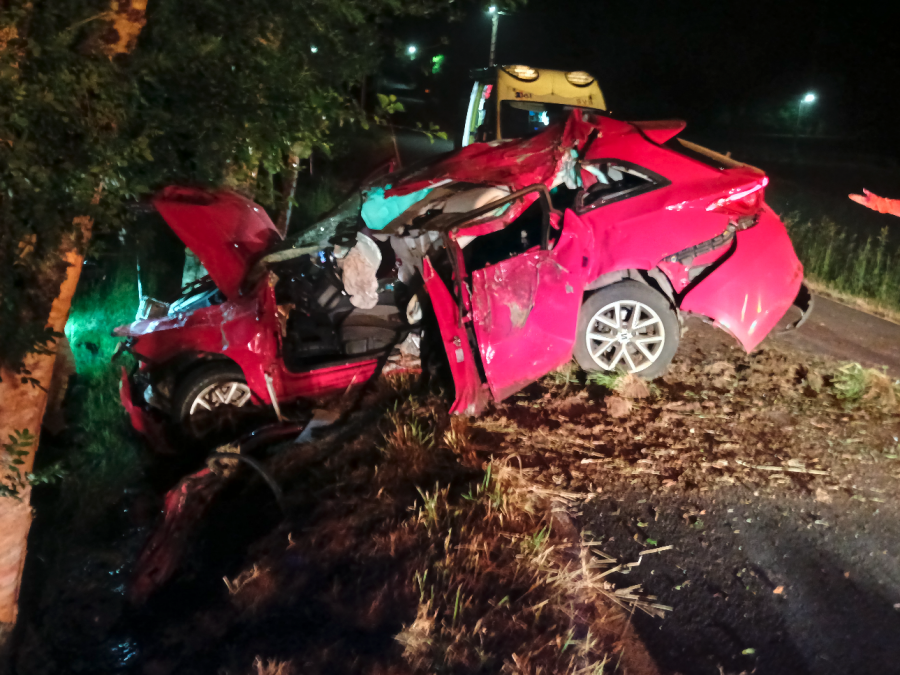 Muere en A Baña un conductor tras chocar contra un árbol