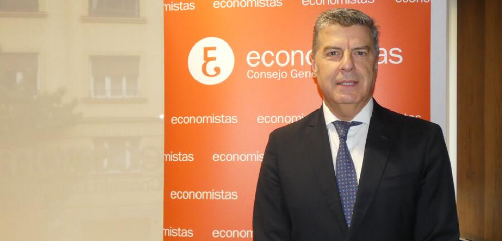 Este profesor de la USC, nuevo presidente del Consejo General de Economistas de España