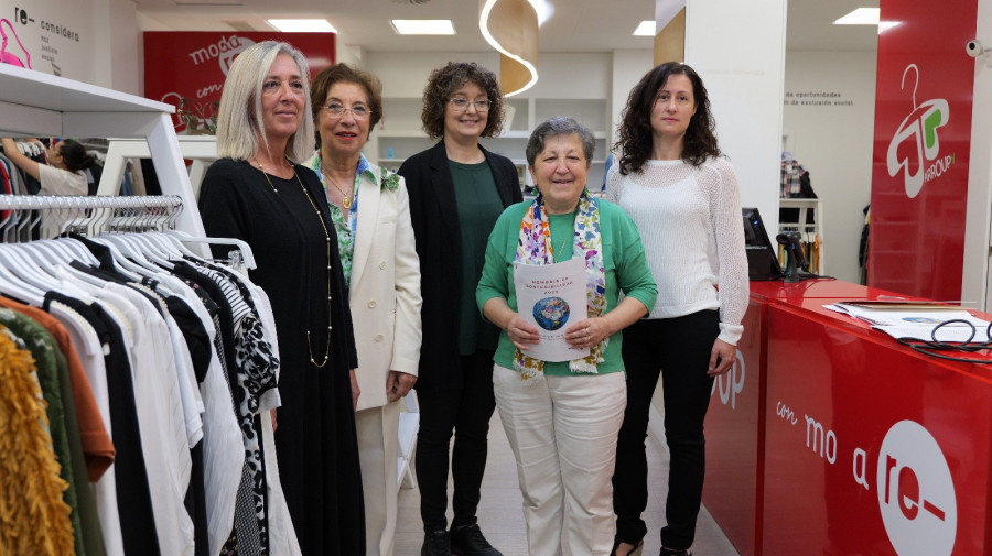 Cáritas llama a reciclar ropa tras recuperar más de 1.800 toneladas con Arroupa en 2024