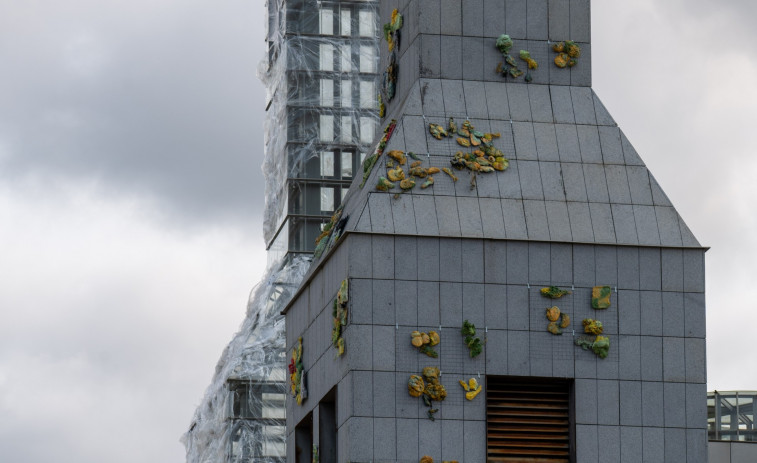 As torres da Cidade da Cultura convértense en organismos vivos coa intervención artística de Basurama