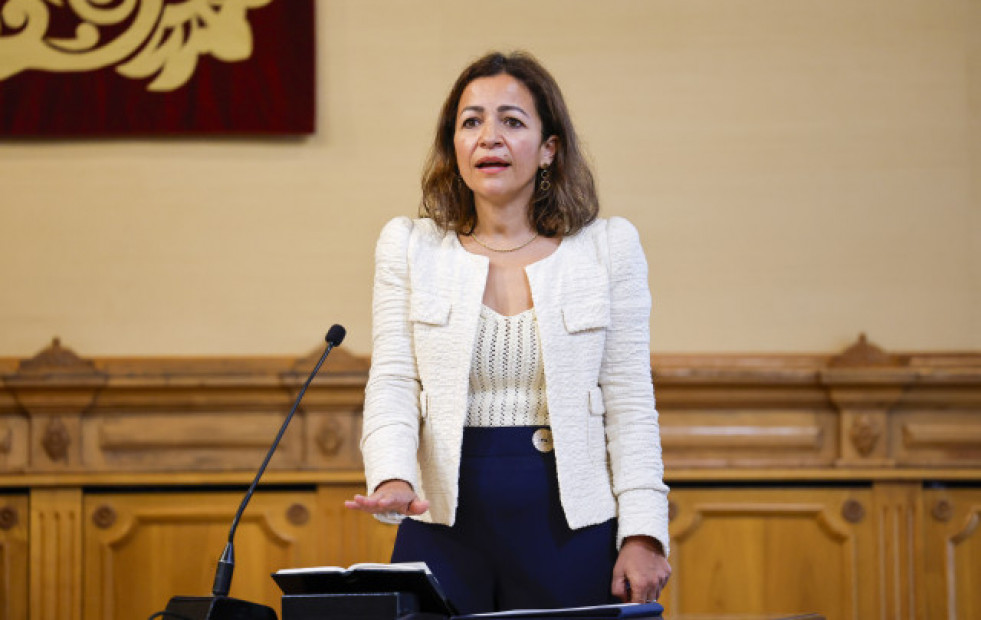 La conselleira do Mar se estrena en el Parlamento sin mención a su antecesor ni a la polémica por los abrazos