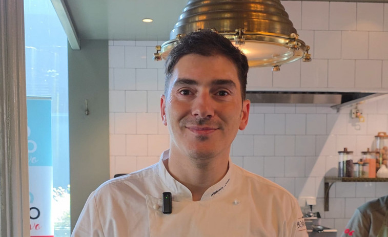 A sesión vermú de Alberto Lareo pechou o primeiro ciclo de 'Cocinando Santiago' entre tapas de autor e música en directo