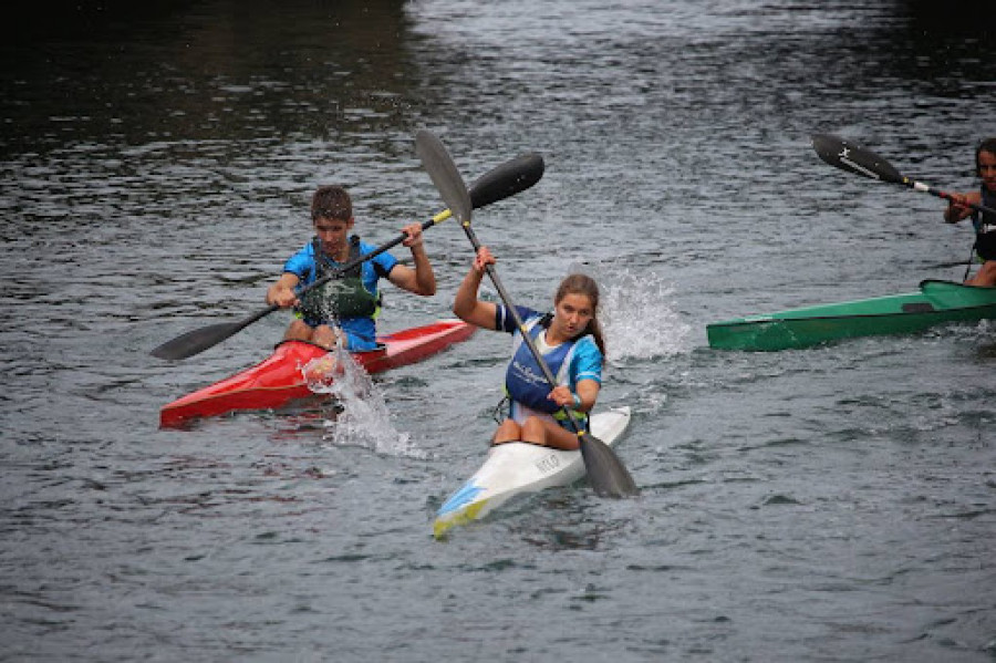 Abierto el plazo de inscripción para los cursos de piragüismo en Ames: Verano Activo en Tapia