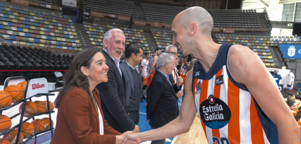 Inés Rey muestra su apoyo para que el Básquet Coruña siga en el Coliseum