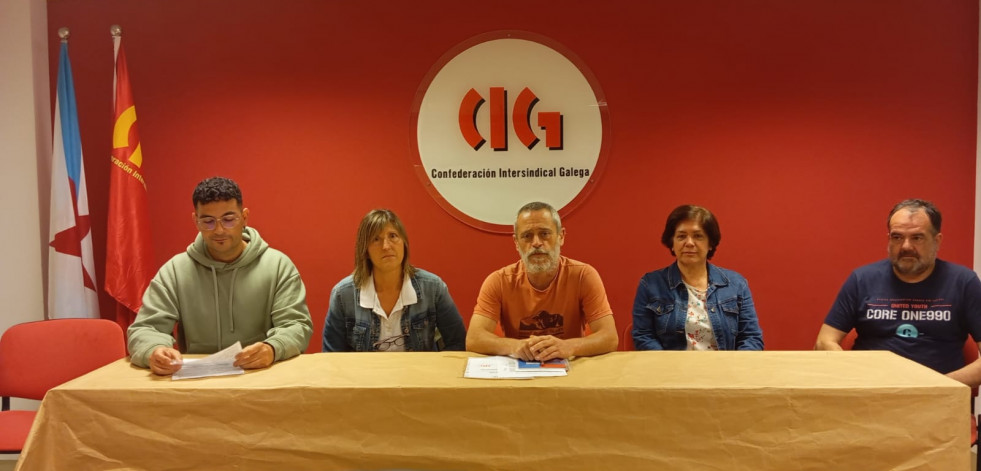 Convocan una huelga indefinida en las subcontratas de limpieza y conserjería del Concello de Santiago