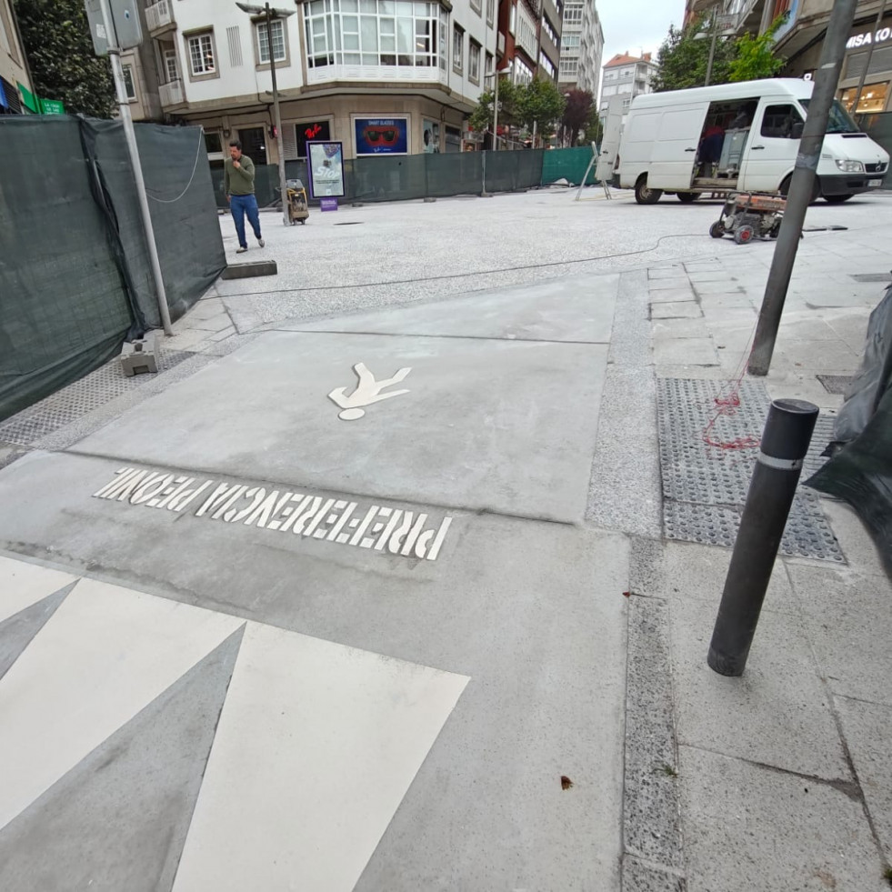 Reabierto al paso peatonal el cruce entre Xeneral Pardiñas y República do Salvador tras un mes de obras