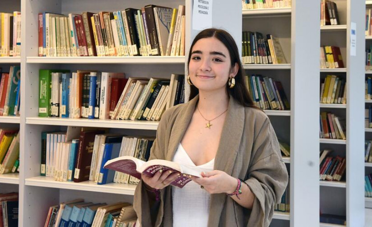 La estudiante de la USC Lara Castro, galardonada con la beca Santander Excelencia 360º