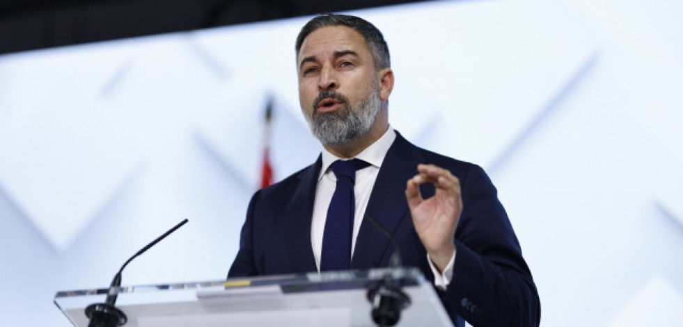 Abascal ofrece sus diputados para una moción de censura encabezada por 