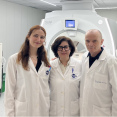 Rumeysa Basdas, estudiante predoctoral y becada por el IDIS, junto con sus directores Sonia Eiras y José Ramón González Juanatey (1)