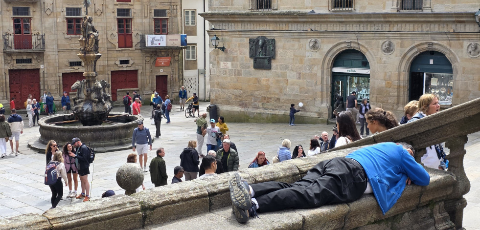 Prohibidas nuevas tiendas de souvenirs, casas de apuestas y negocios automatizados en la zona histórica de Santiago