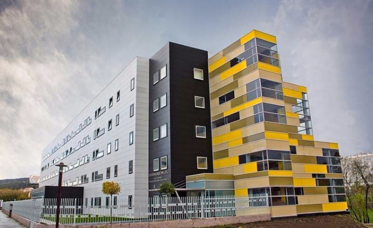 Denuncian temperaturas de más de 30 grados en una residencia de mayores de DomusVi en Santiago