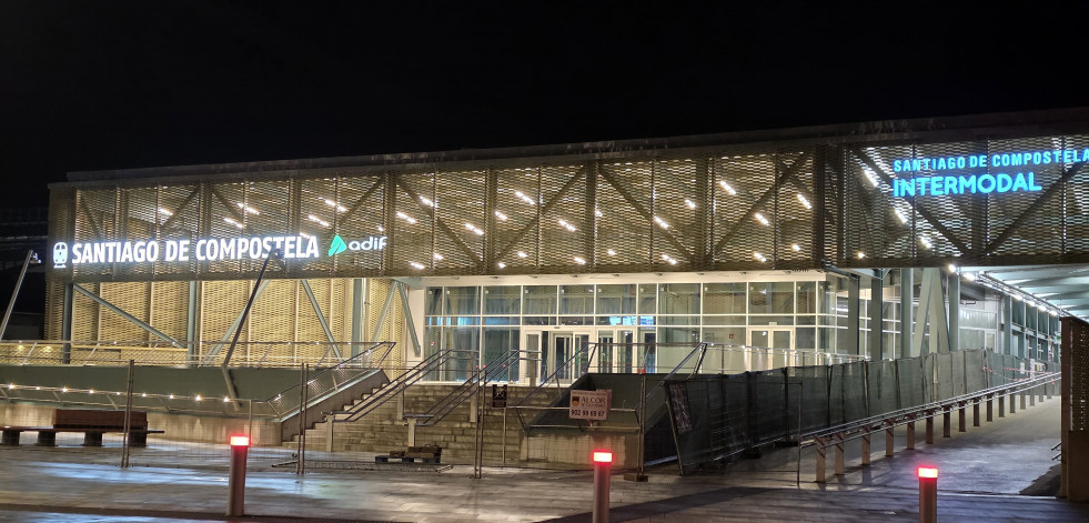 La nueva entrada de la estación de tren de Santiago abre este jueves con un vestíbulo tres veces más grande