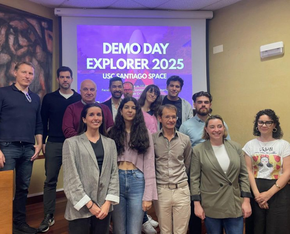 Foto de familia de todos los participantes del certamen