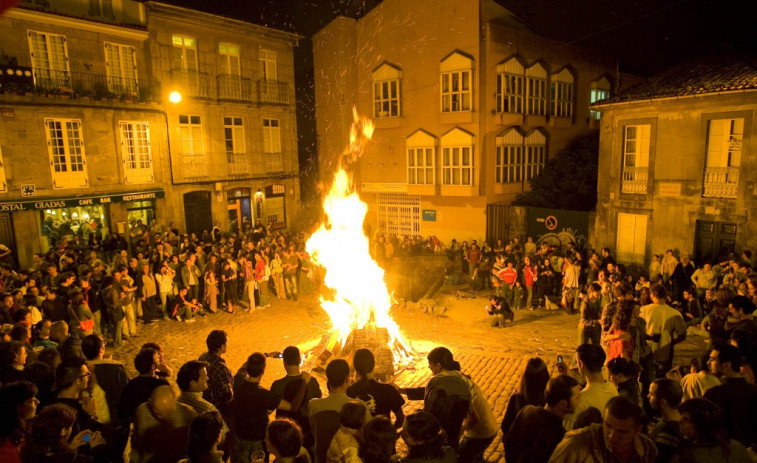 Así será la noche de San Juan en Santiago | Todas las hogueras, sardinadas y actividades
