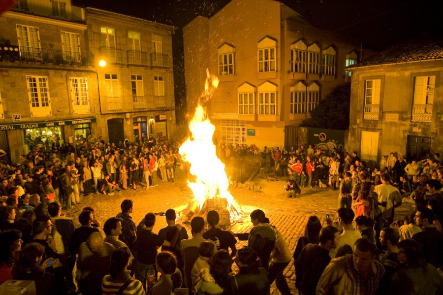 Así será la noche de San Juan en Santiago | Todas las hogueras, sardinadas y actividades