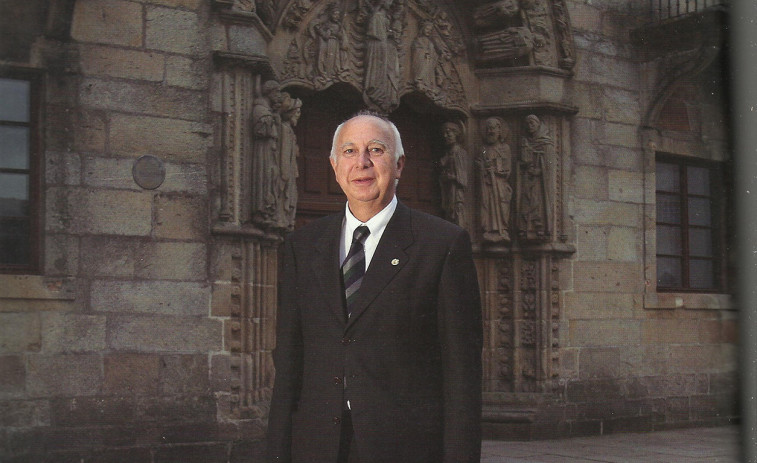 El exrector de la USC Juan Casares, distinguido por su papel clave en el desarrollo de la informática en Galicia