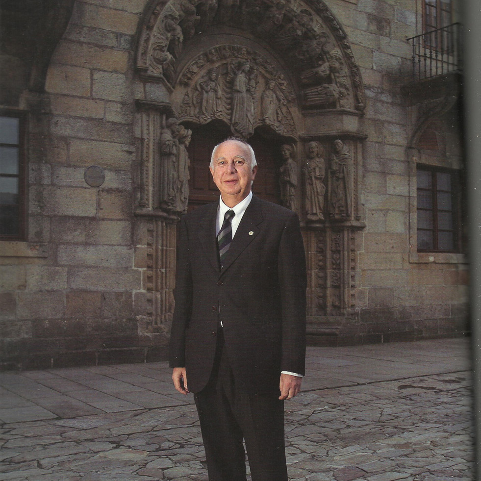 El exrector de la USC Juan Casares, distinguido por su papel clave en el desarrollo de la informática en Galicia