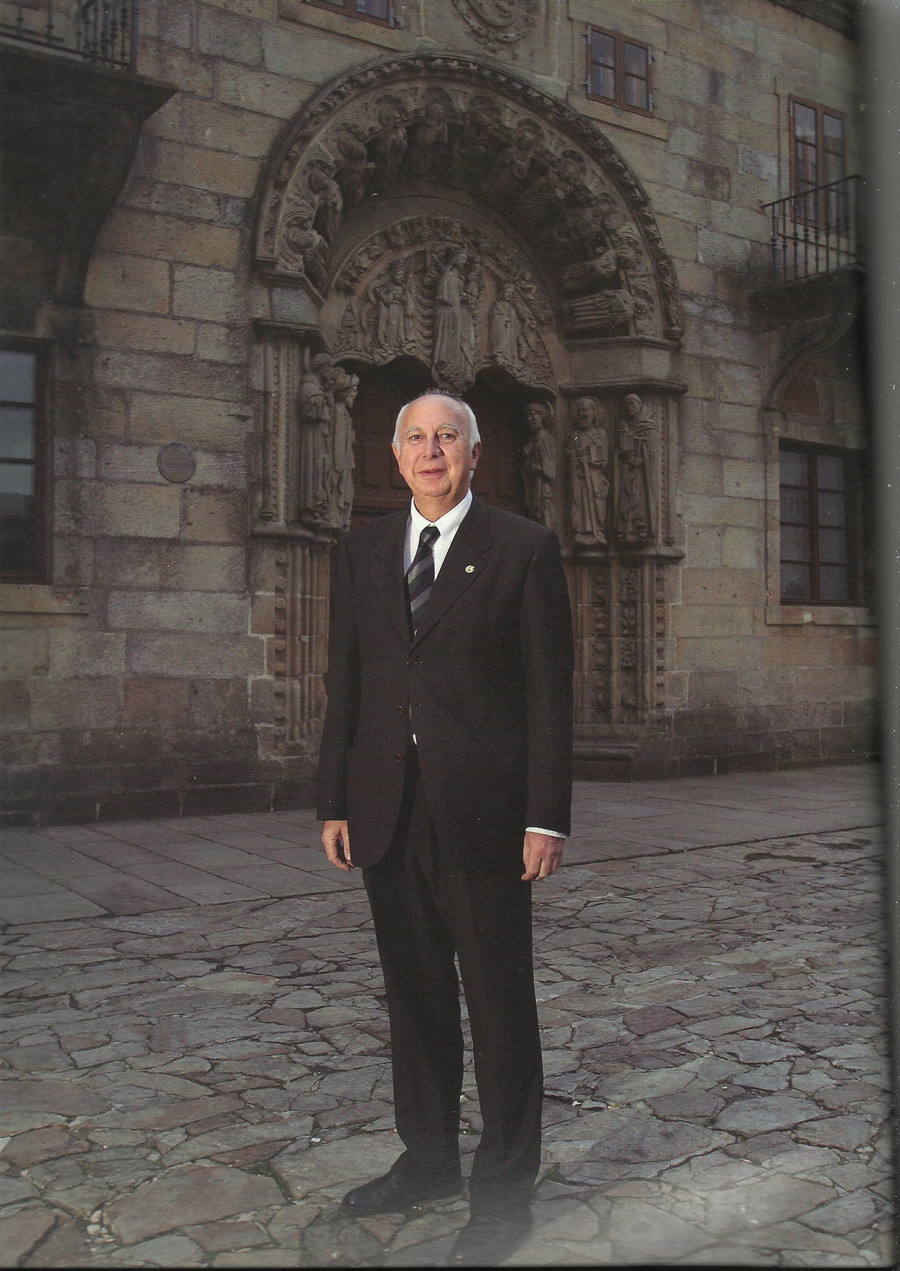 El exrector de la USC Juan Casares, distinguido por su papel clave en el desarrollo de la informática en Galicia