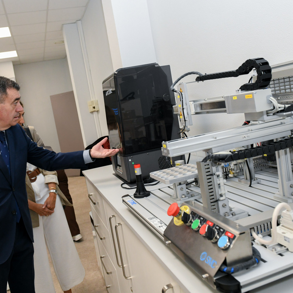 Santiago estrena un aula de robótica puntera para FP