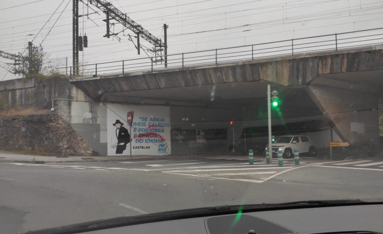 Vandalizan en Santiago un mural de Castelao con una frase en defensa del gallego