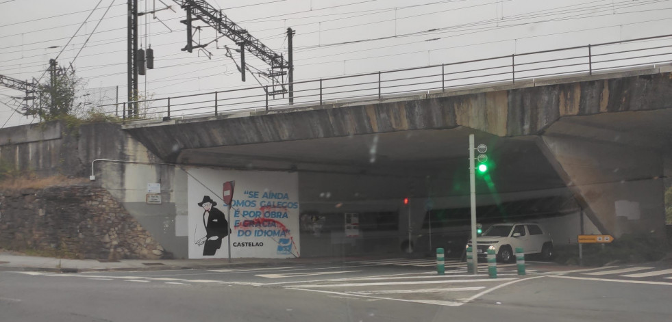 Vandalizan en Santiago un mural de Castelao con una frase en defensa del gallego