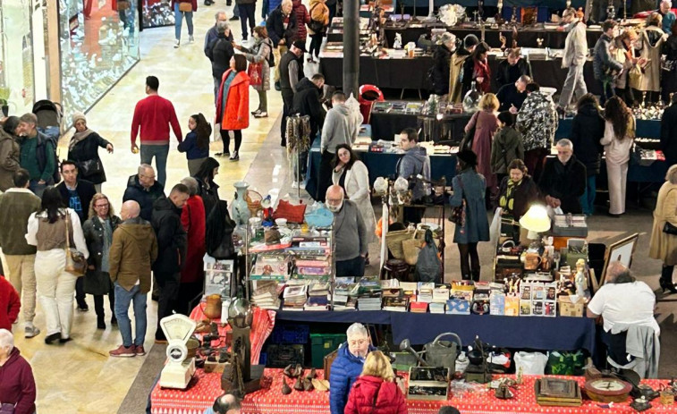 Área Central acoge una feria de antigüedades con 45 expositores y entrada gratuita
