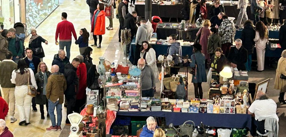 Área Central acoge una feria de antigüedades con 45 expositores y entrada gratuita