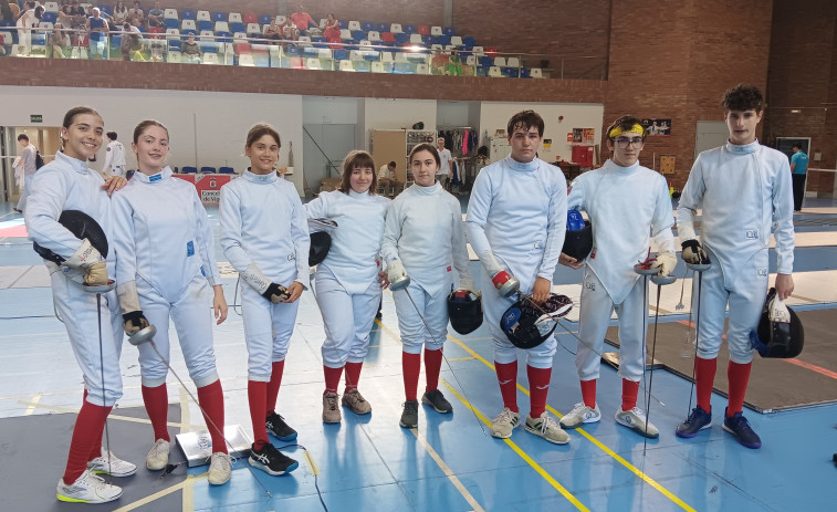 Final de temporada brillante para los jóvenes del Compostela: 5 medallas en cadete y 3 más en júnior de espada
