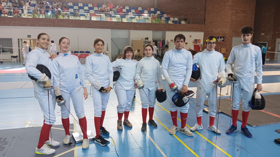 Final de temporada brillante para los jóvenes del Compostela: 5 medallas en cadete y 3 más en júnior de espada