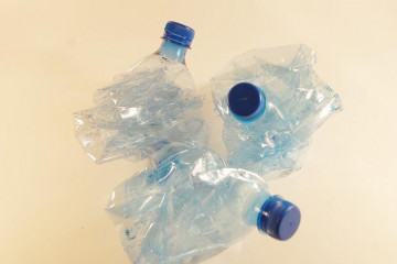 Hand plastic petal glass blue bead product jewellery waste garbage crystal recycling processing plastic bottles by participating in the order of the the purity of the fashion accessory dump bins 91065