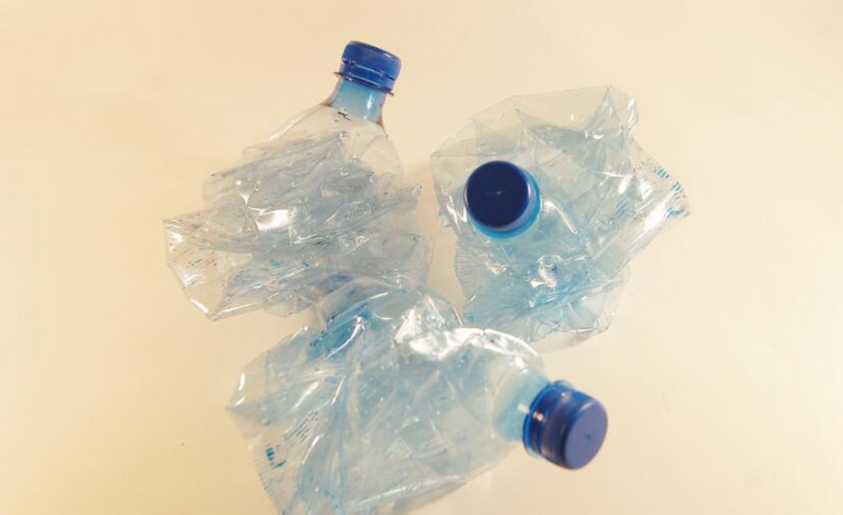 Nova tecnoloxía compostelá revoluciona a reciclaxe do plástico co uso de bacterias e nanosferas