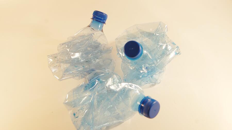 Nova tecnoloxía compostelá revoluciona a reciclaxe do plástico co uso de bacterias e nanosferas