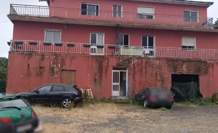 Localizado en Santiago uno de los vehículos implicados en la reyerta de Ribeira