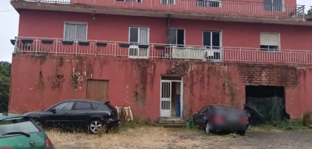 Localizado en Santiago uno de los vehículos implicados en la reyerta de Ribeira