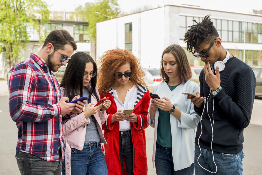 Vídeos racistas generados por IA con Veo 3 de Google causan una ola de indignación en TikTok