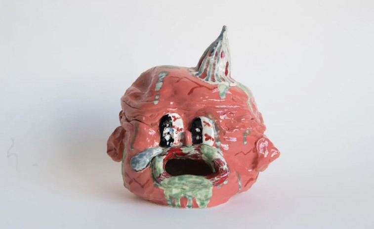 La galería Dupla inaugura 'Common people', una exposición que fusiona lo grotesco y lo onírico en cerámica